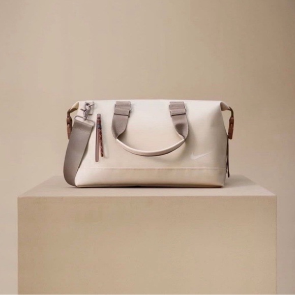 ✔️ New✔️ NIKE SUPER RARE Asia Exclusive Waterproof Bag - Picture 1 of 14